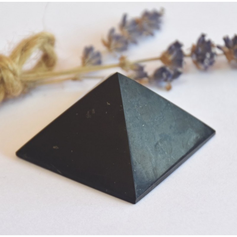 Šungit pyramida střední