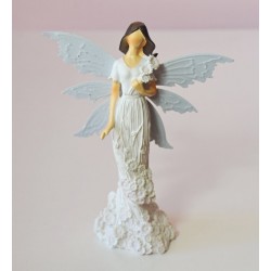 BÍLÝ ANDĚL S LUČNÍM KVÍTÍM