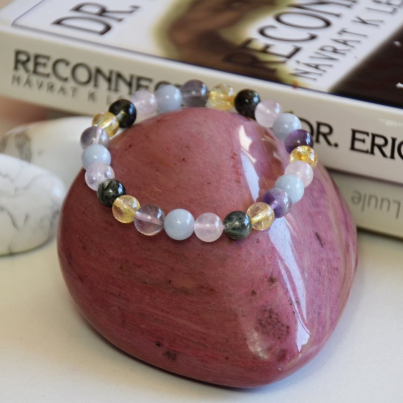 NÁRAMEK Z DRAHÝCH KAMENŮ