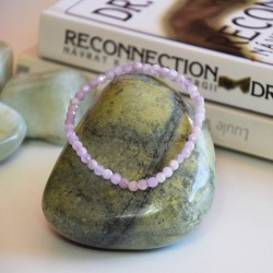 NÁRAMEK FAZETOVANÝ KUNZIT