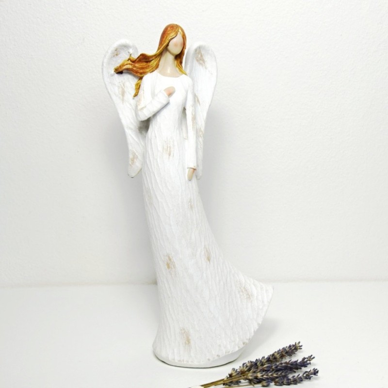 ANDĚL V BÍLÝCH ŠATECH S PEŘÍČKY