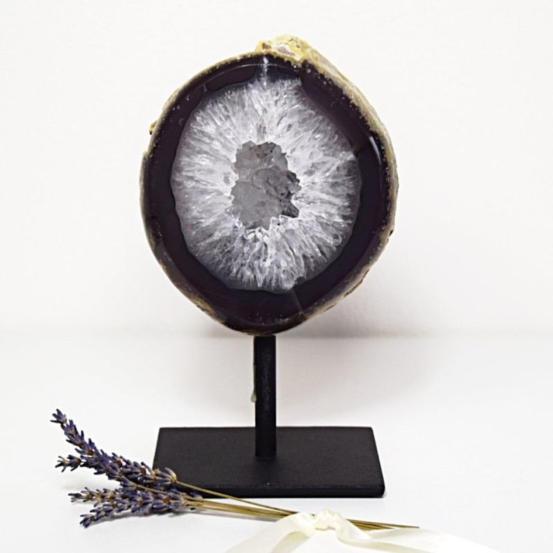 ACHÁT NA KOVOVÉM PODSTAVCI 1,39 KG