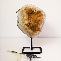 CITRÍNOVÁ DRŮZA NA KOVOVÉM...