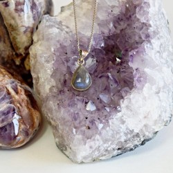 PŘÍVĚSEK LABRADORIT STŘÍBRO...