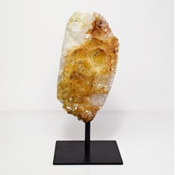 Citrínová drůza na kovovém...