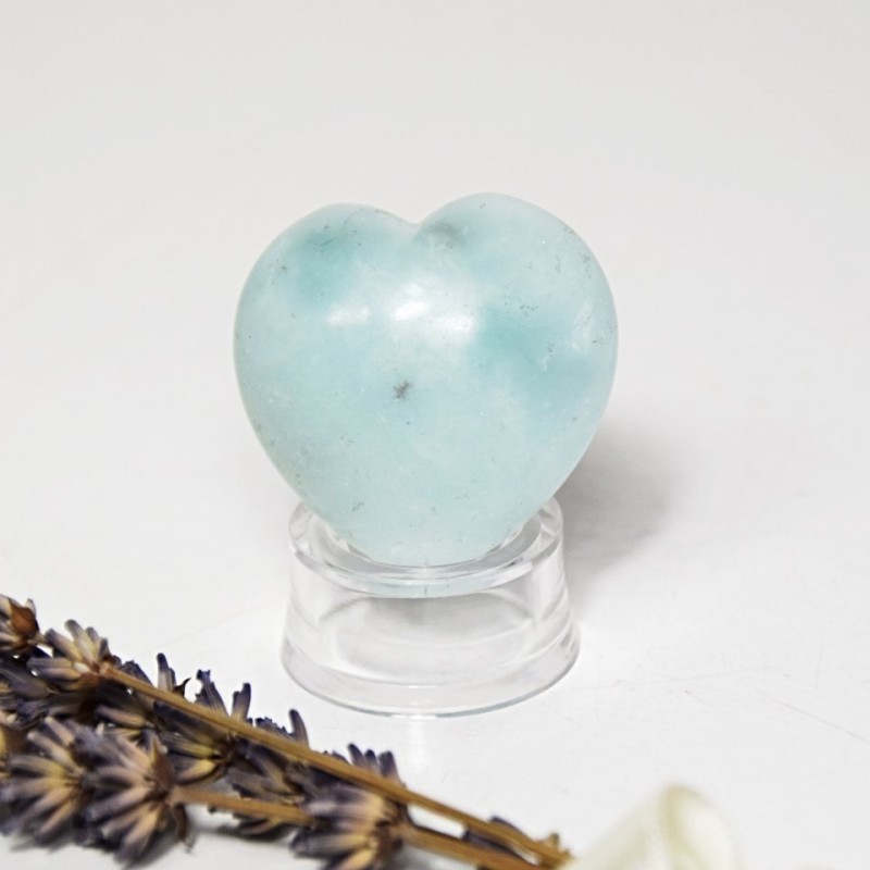 Hmatka z křemene ve světle blankytné