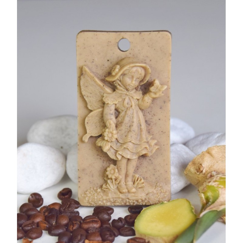 ANDĚLKA S MOTÝLKEM KÁVA SE ZÁZVOREM A MANDLÍ