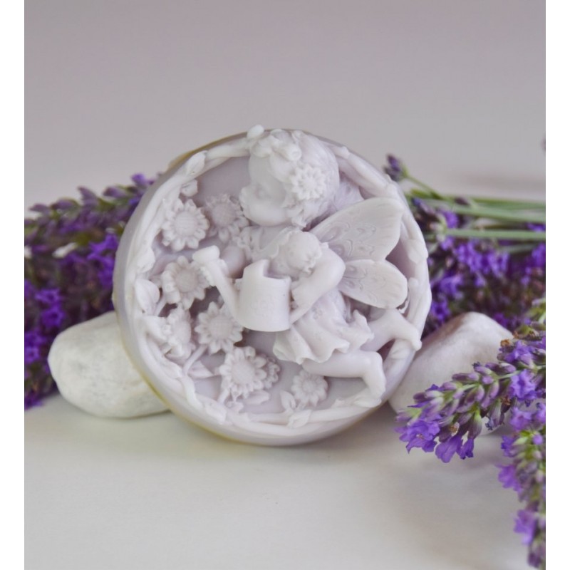 ANDĚL ZAHRADNÍK HEŘMÁNEK S LEVANDULÍ